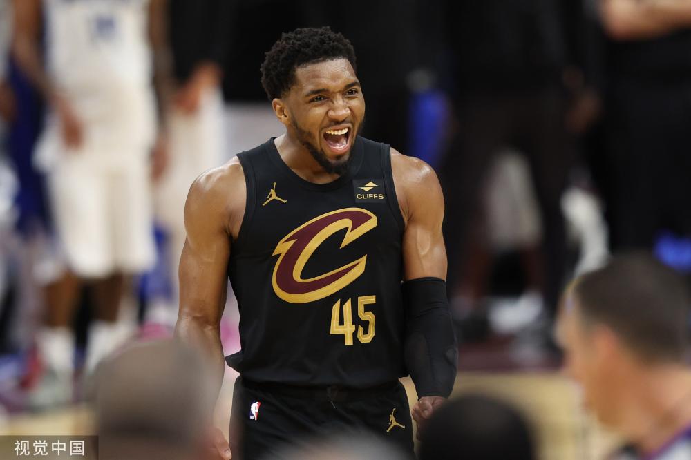 的运动衫前 的运动衫前