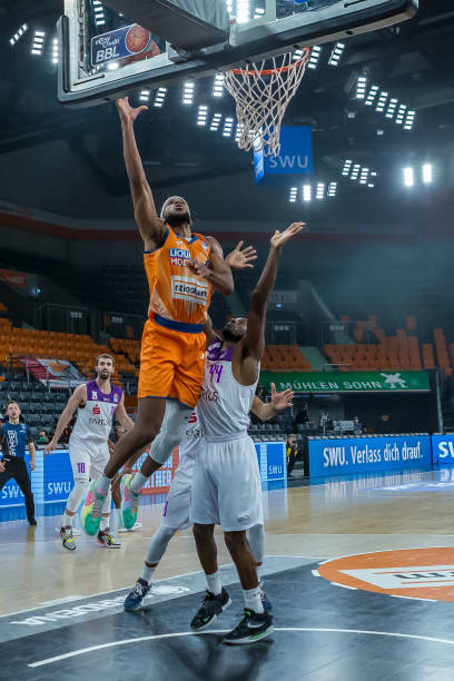 它更强调团 它更强调团