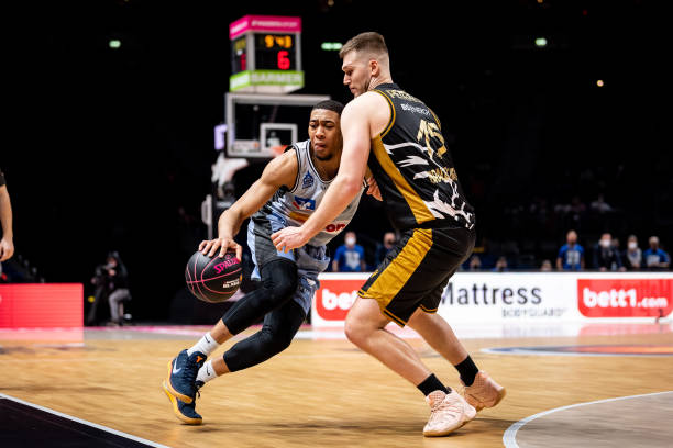 赛场相遇 赛场相遇