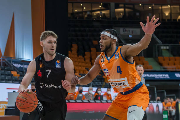 都充满着无 都充满着无